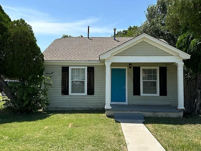 1602 NW 16th St — Photo 1