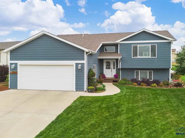 3220 New England St, Rapid City, SD 57703