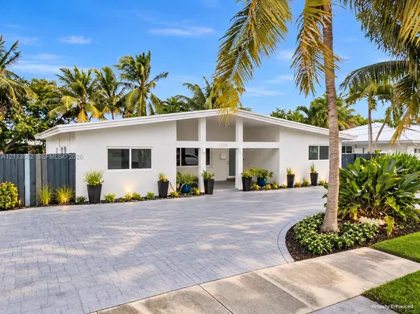 2325 NE 194th St, Miami, FL 33180