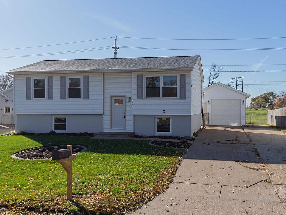 1st image of 2109 W 68th St