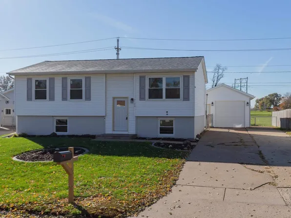 2109 W 68th St, Davenport, IA 52806