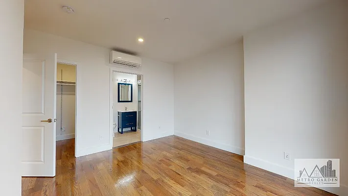 Rented by Metro Garden Realty NYC | media 44