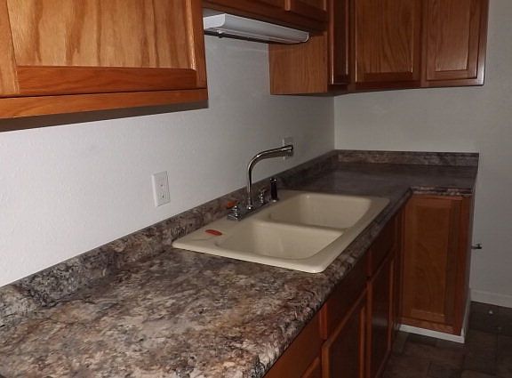 5th image of 812 Fahrenthold St