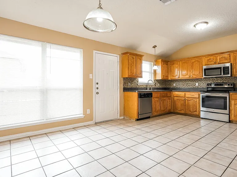 705 Pine Hollow Dr — Photo 6
