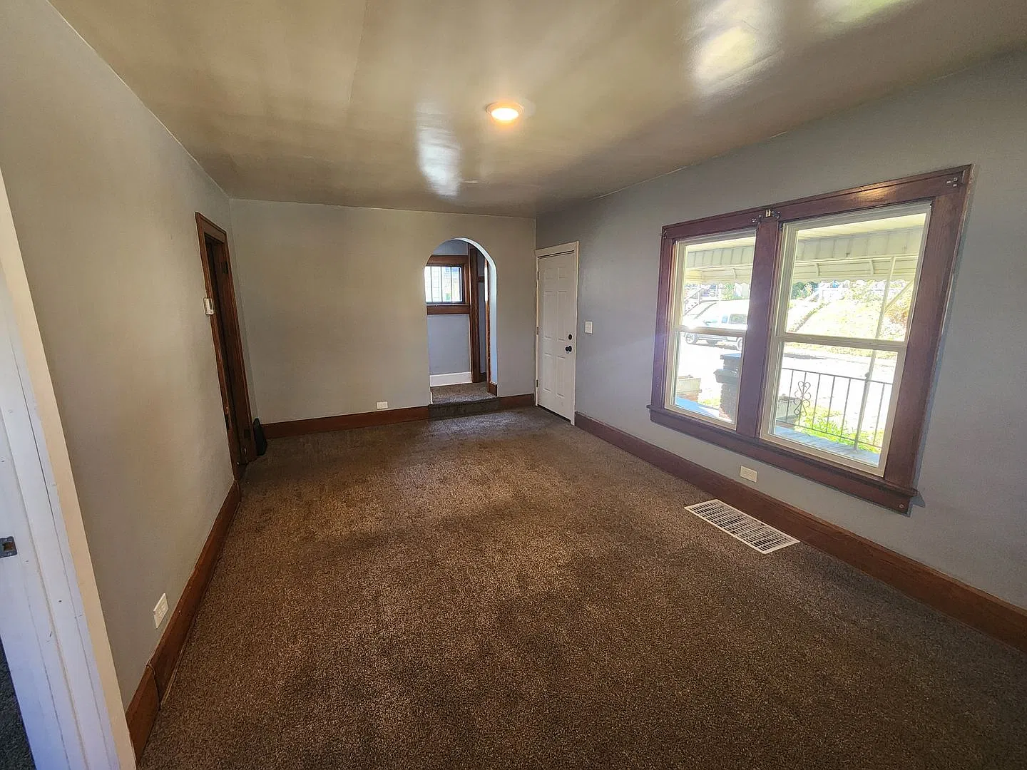3 Bedroom 1.5 Bathroom House — Photo 3