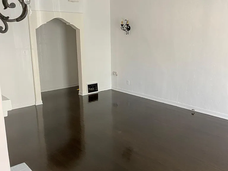 9332 W Olympic Blvd — Photo 16