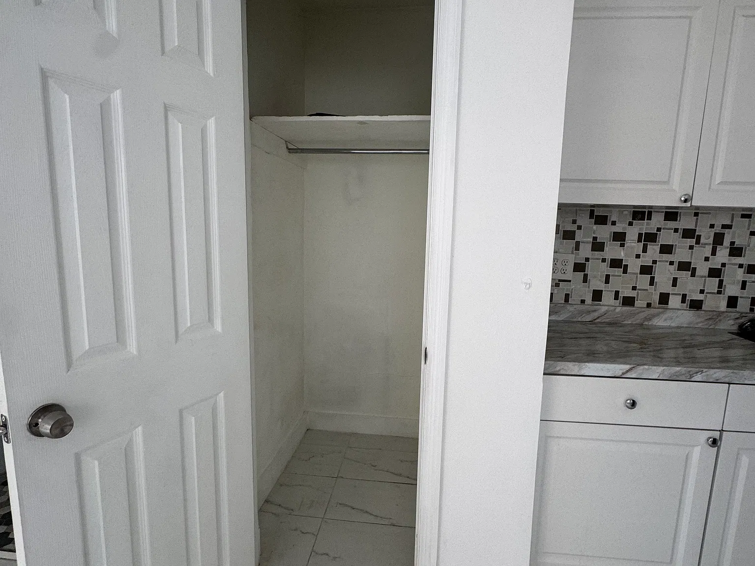 2690 SW 24th Ter — Photo 2