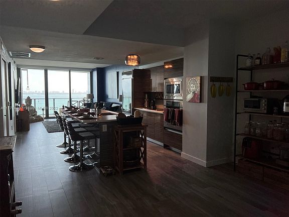 3rd image of 460 NE 28th St APT 1505