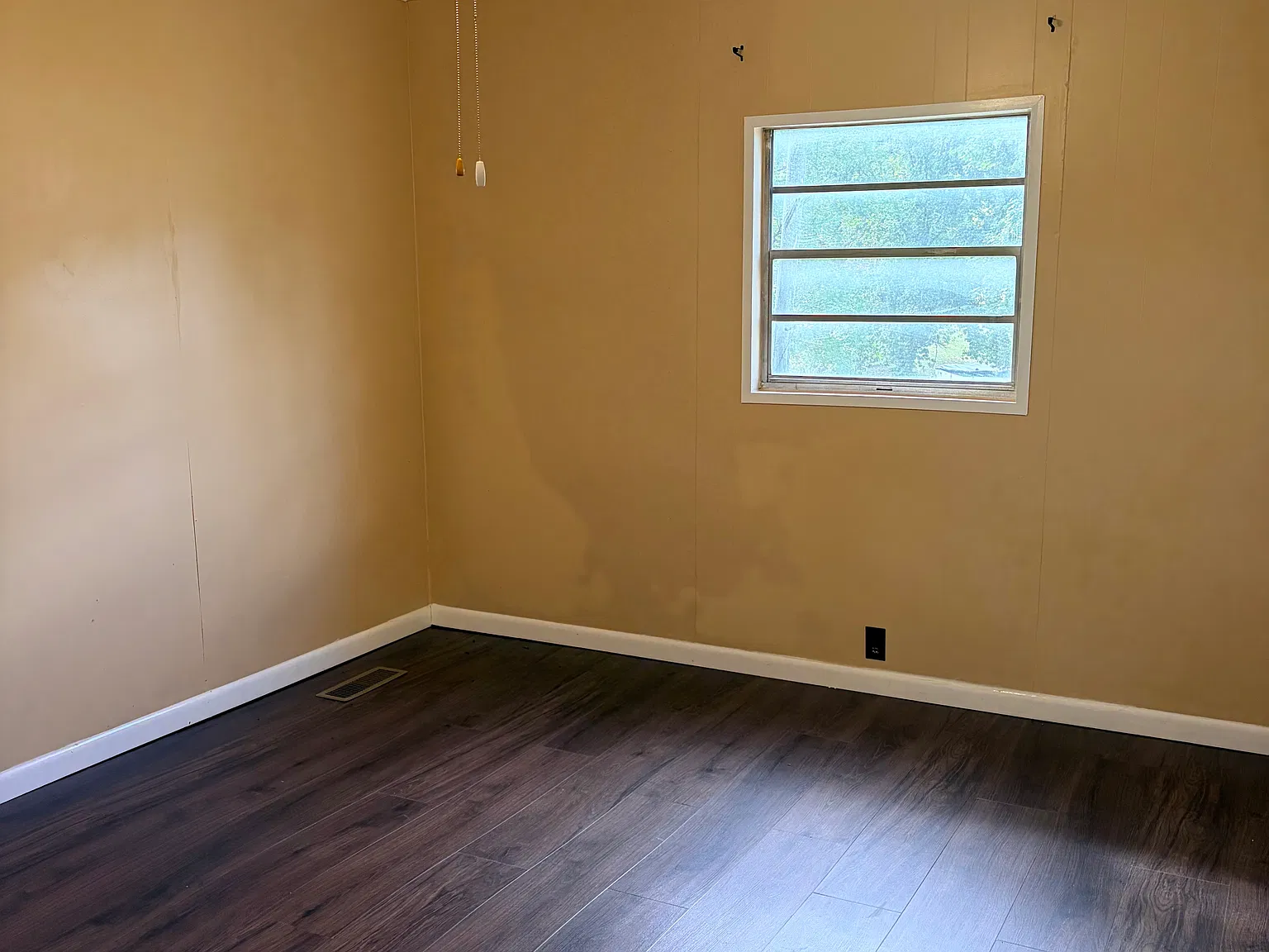 1465 Cordova — Photo 3