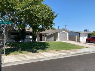 5920 Glen Eagles Ln, Las Vegas, NV 89108
