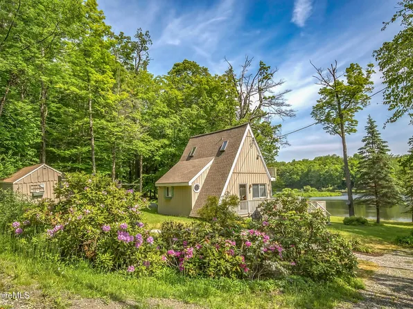 227 King Richard Dr, Becket, MA 01223