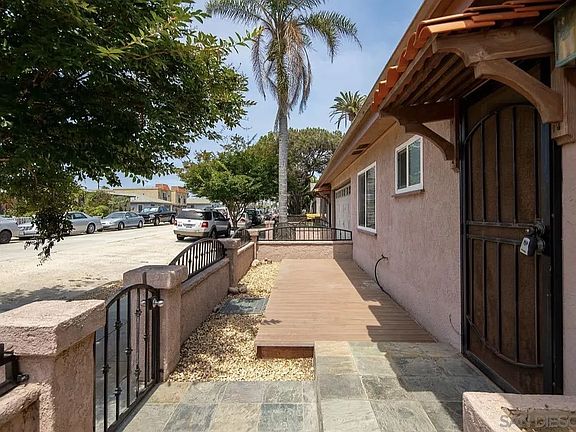 5th image of 2104 Bacon St