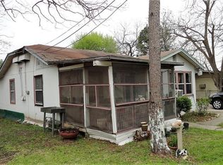 811 E New Braunfels St, Seguin, TX 78155
