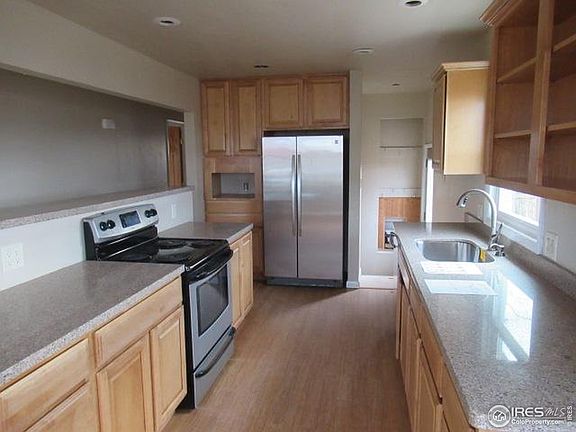 4th image of 452 Logan St