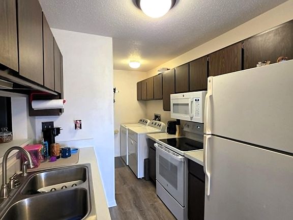 3rd image of 1296 Hobbs Dr