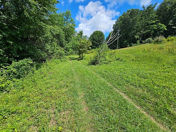 4th image of 72 Rainbow Dr