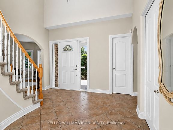 3rd image of 136 Shaughnessy Cres