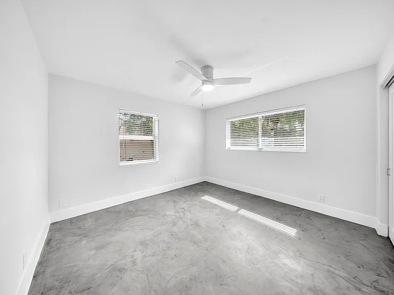 1721 N 16th Ct — Photo 34