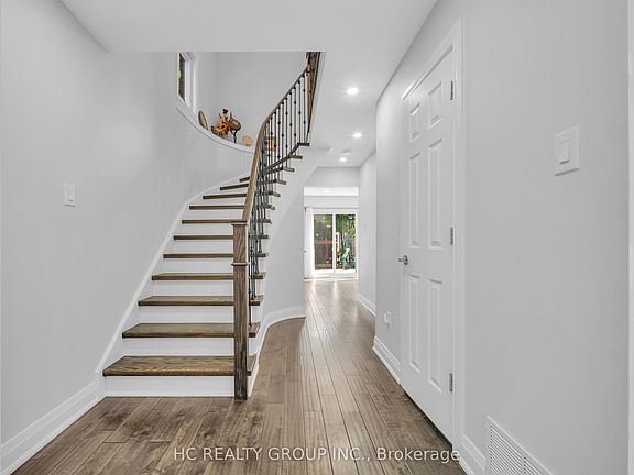 5th image of 17 Pugsley Ave