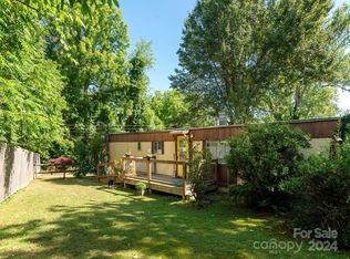 103 Brooks Ave, East Flat Rock, NC 28726