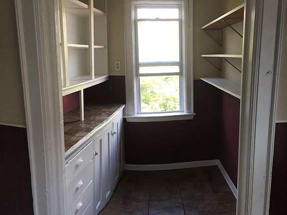 4th image of 35 Hoyt St #3