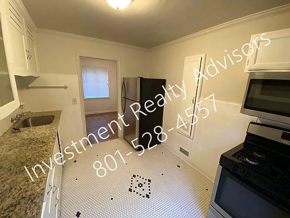 3rd image of 225 N Spencer Ct