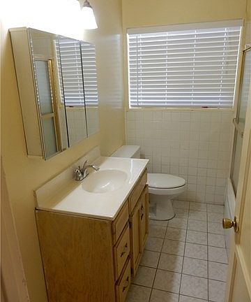5th image of 8730 Sylmar Ave