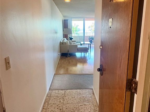 4th image of 1635 E Ocean Blvd #C4