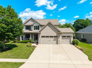 3362 Adele Ln, Bettendorf, IA 52722