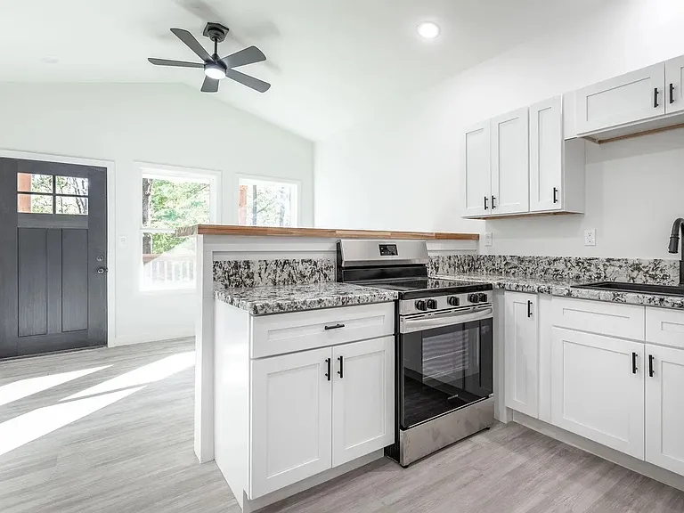215 Sagers Ln — Photo 4