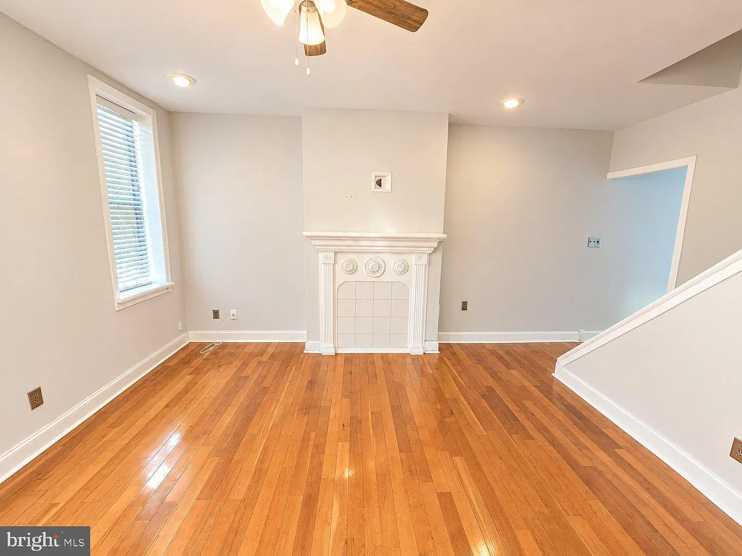 3 bed, 1.0 bath, 1080 sqft, $2,500 — Photo 2