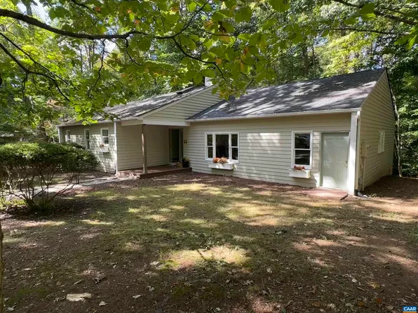 640 Big Oak Rd, Charlottesville, VA 22903