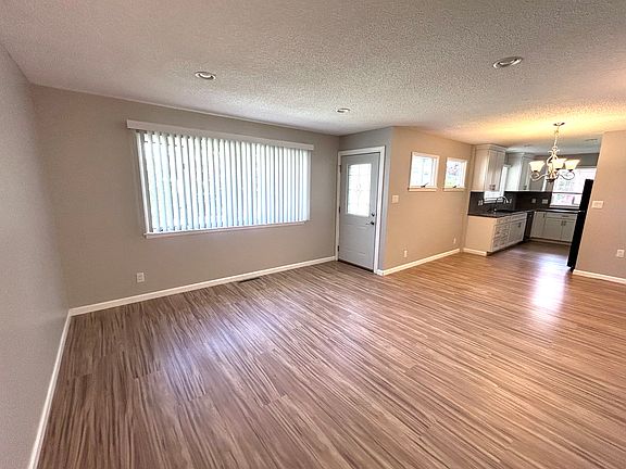 4th image of 4424 Regal Ave NE
