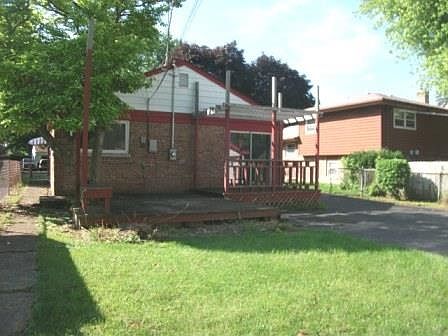 2nd image of 842 Lange St