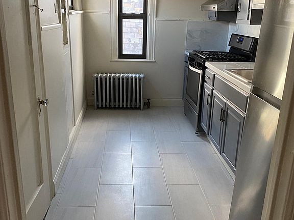 2nd image of 1140 Waring Ave Floor 3