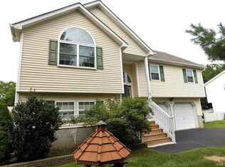 11 Sycamore Dr, Montgomery, NY 12549
