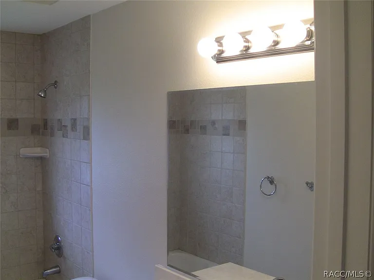 2507 W Oakland Ln — Photo 15