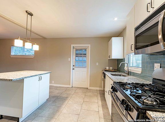 5th image of 1018 Elkhorn Dr