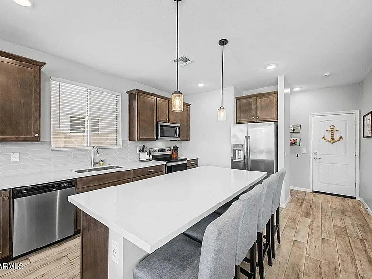 1033 S 150th Dr — Photo 7