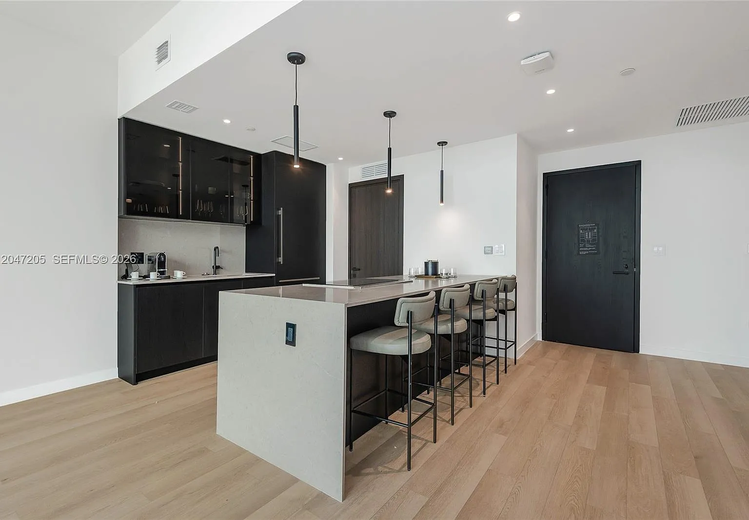 2 bed, 2.0 bath, 1169 sqft, $5,700 — Photo 4