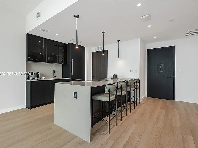20 NE 11th St #4901 — Photo 4