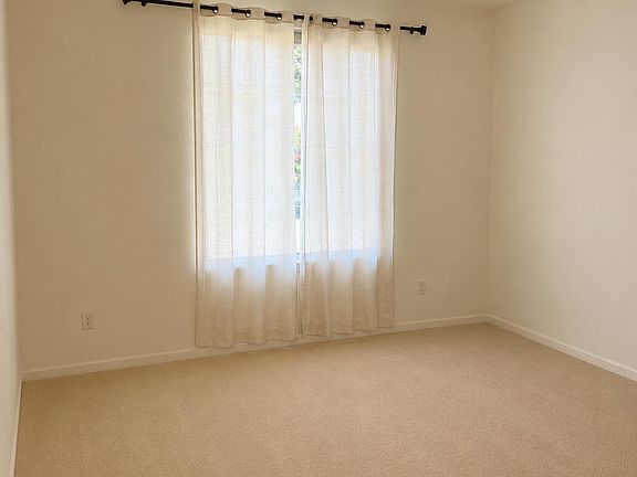 4th image of 832 Alpine St