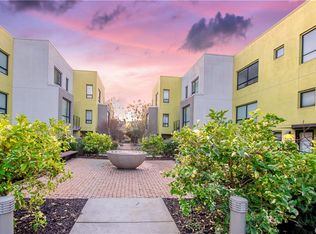 204 Palisade Dr, Oakland, CA 94607