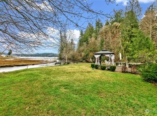 8320 E Grapeview Loop Rd, Allyn, WA 98524