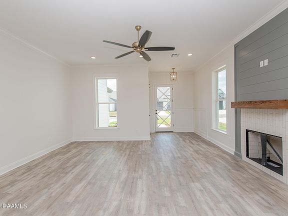 2nd image of 125 Lakes Edge Dr