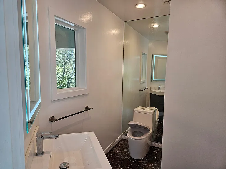 2828 Benedict Canyon Dr — Photo 11