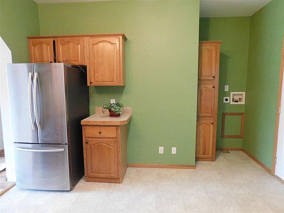 3rd image of 230 Willow Wood