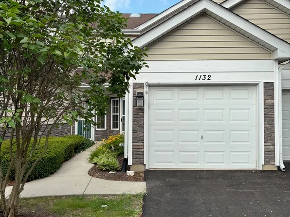 1132 Regency Ct, Schaumburg, IL 60193