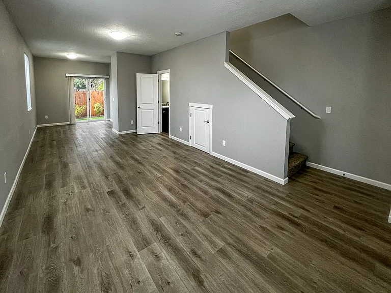 1036-1040 Park Ave NE — Photo 5