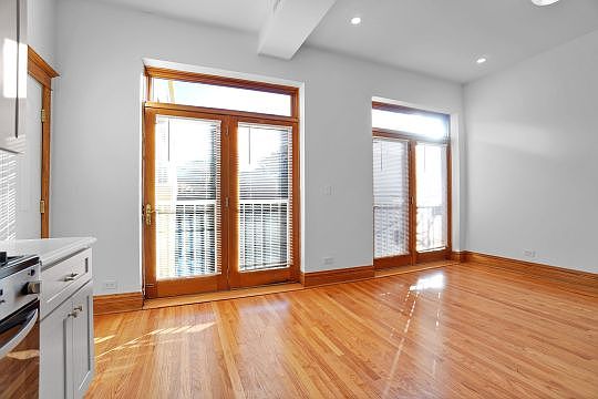 3rd image of 713 W Wrightwood Ave #3R